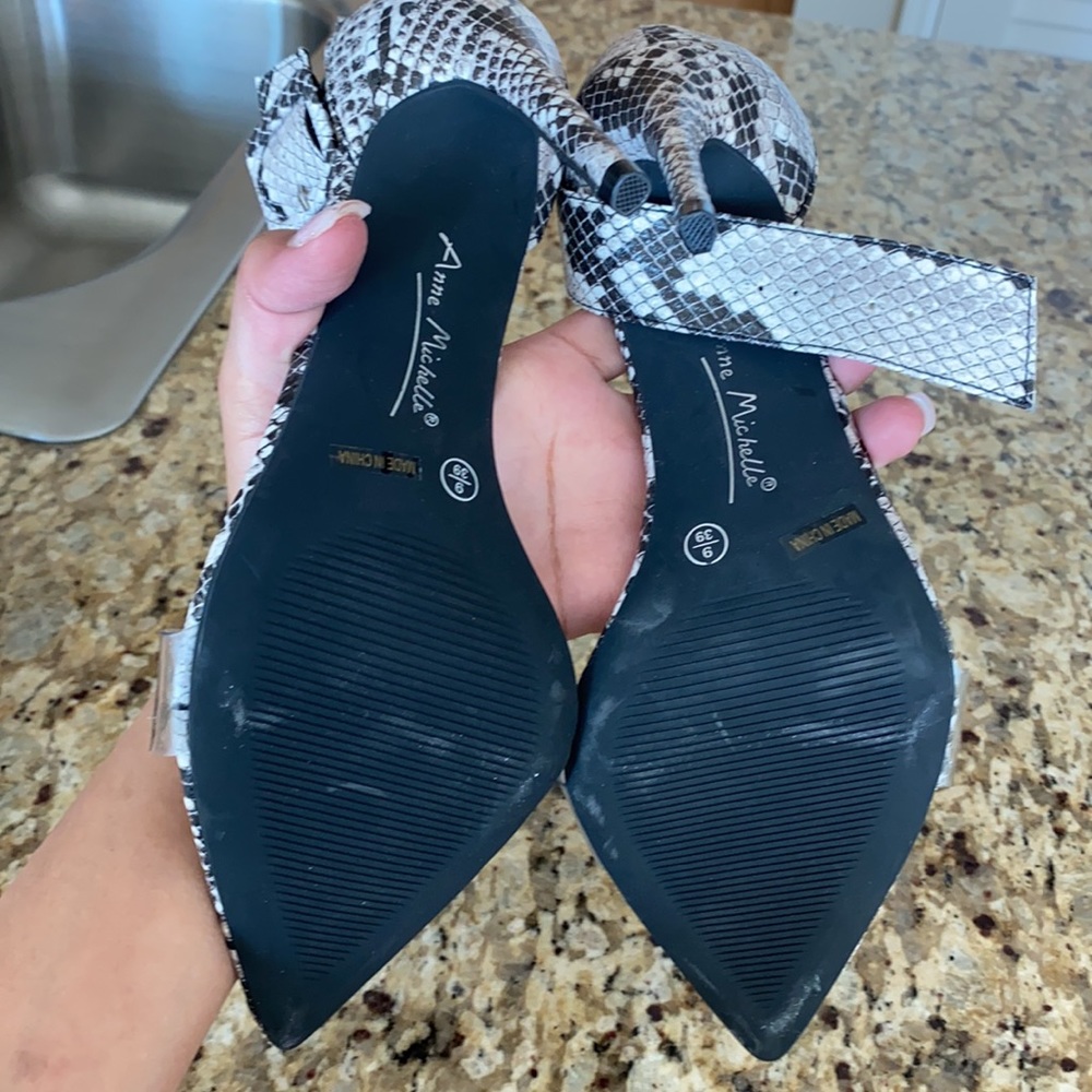 Heels - Picture 3 of 3